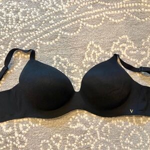 Victoria's Secret Black Smooth Molded T-Shirt Bra with Gold V Accent Wireless